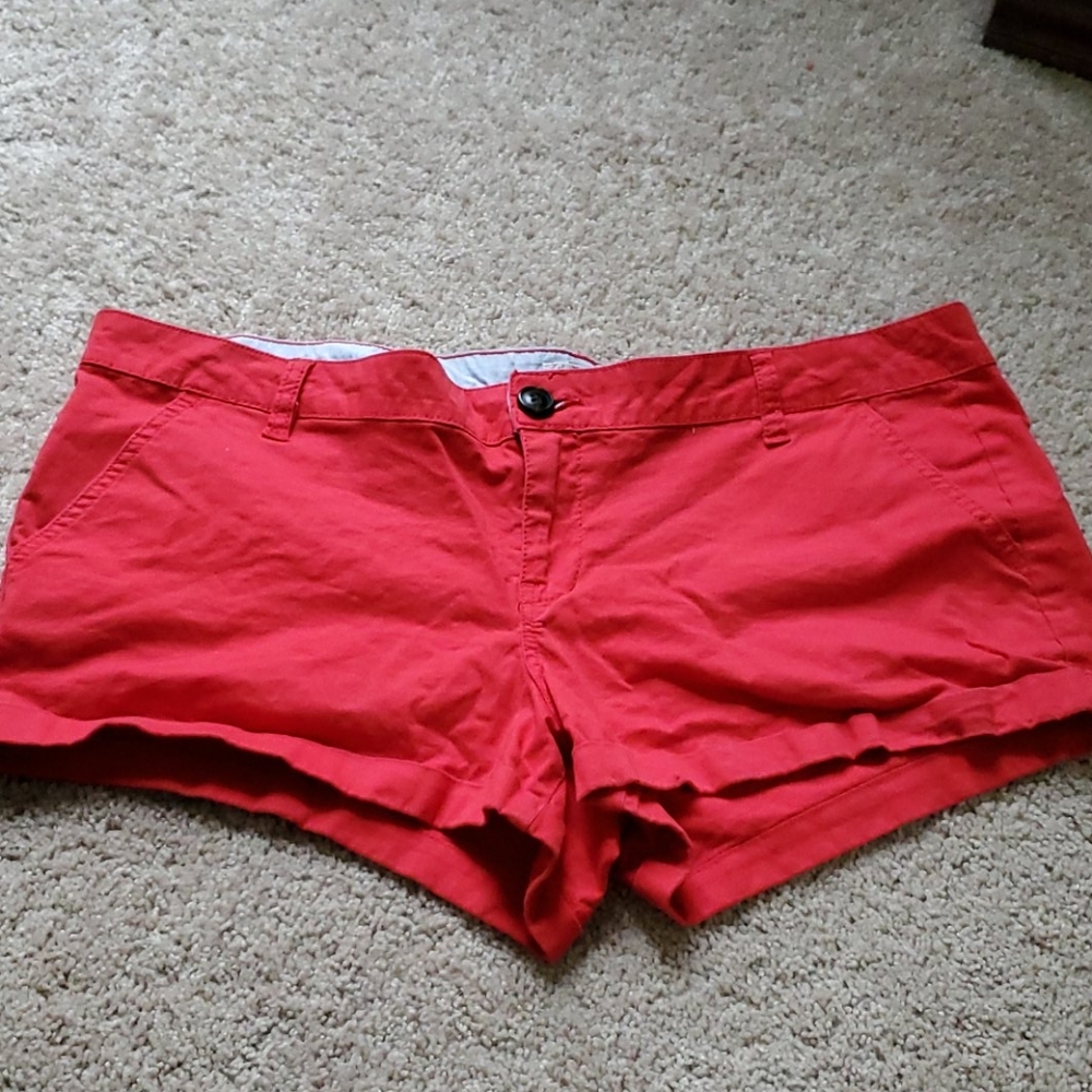 💚💚 SO red shorts